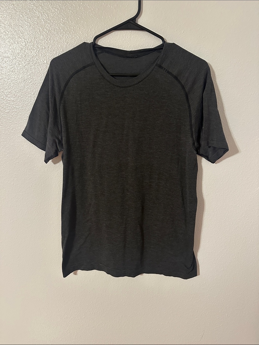 Men's Lululemon Vent Tech Black Short-Sleeve Performance Crew Neck Shirt